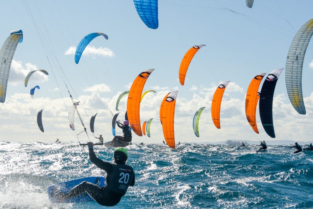 Axel Mazella comienza en modo arrollador la Tarifa Foil Boards FKSS 2020